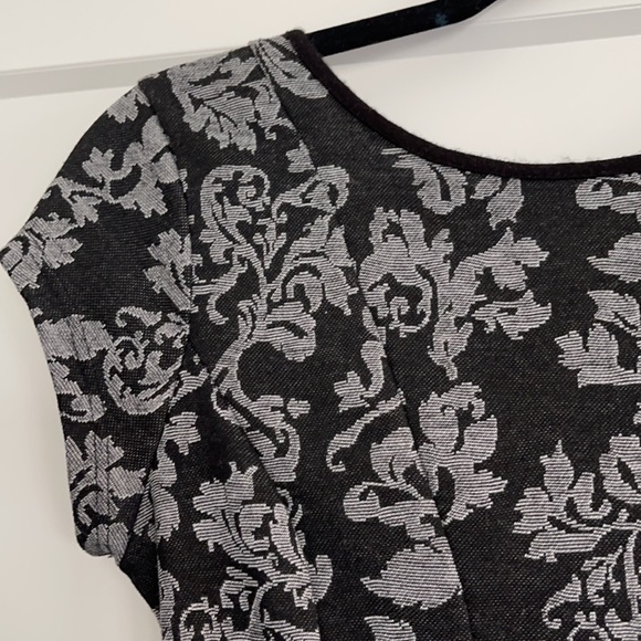 Monteau Black and grey floral top - Picture 4 of 5